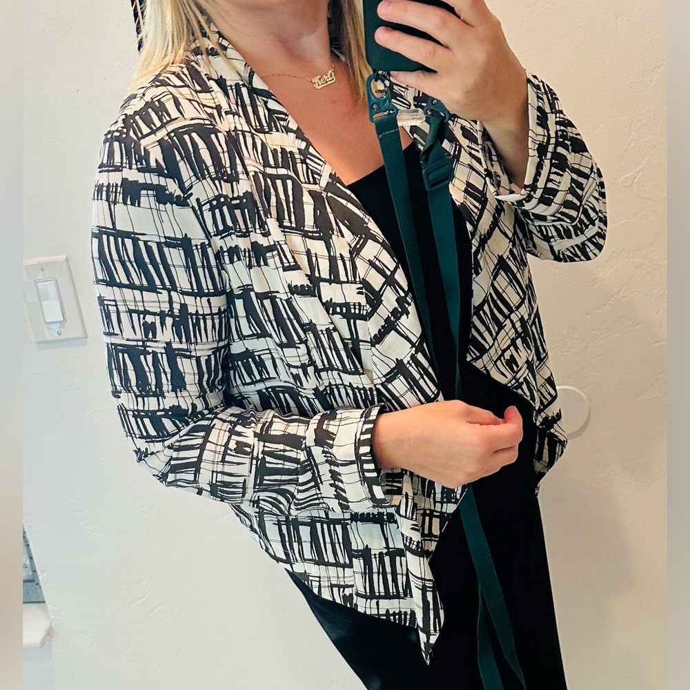 Lush Monochrome Black and White Abstract Jacket Size XL